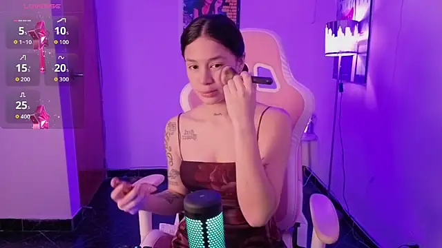 Snapshot of Oliviasims chatting on 04/05/26, 09:43 Oliviasims online show from 04/05/26, 09:43