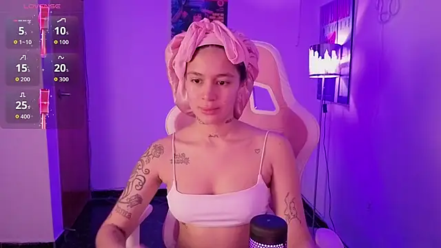 Snapshot of Oliviasims chatting on 03/29/26, 09:27 Oliviasims online show from 03/29/26, 09:27