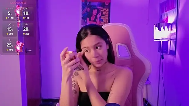 Snapshot of Oliviasims chatting on 04/03/26, 10:49 Oliviasims online show from 04/03/26, 10:49