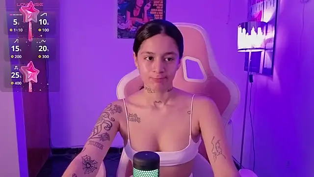 Snapshot of Oliviasims chatting on 04/02/26, 01:24 Oliviasims online show from 04/02/26, 01:24