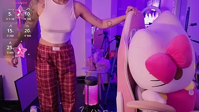 Snapshot of Oliviasims chatting on 04/07/26, 10:33 Oliviasims online show from 04/07/26, 10:33