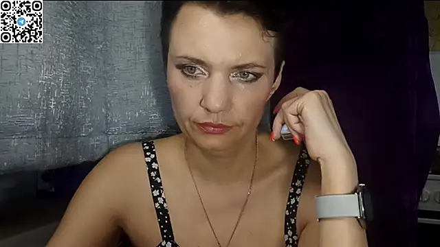 HotMamaQueen234 online show from 05/20/26, 09:23