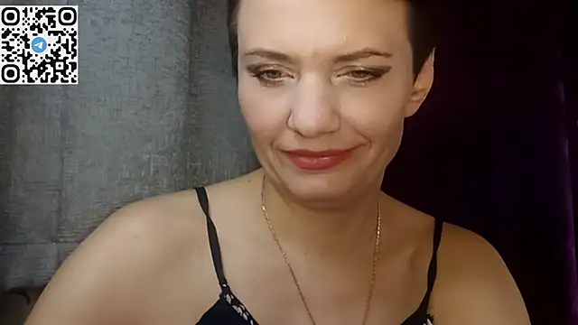 HotMamaQueen234 online show from 04/13/26, 07:18