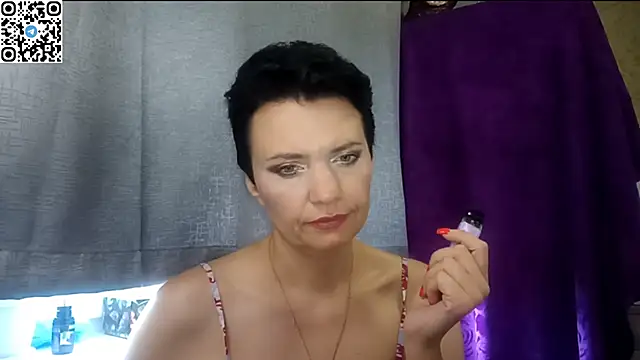 HotMamaQueen234 online show from 06/10/26, 10:38