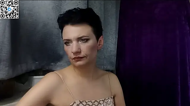 HotMamaQueen234 online show from 04/17/26, 08:00