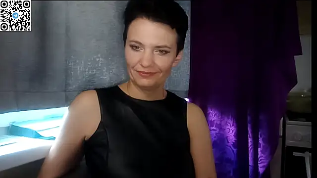 HotMamaQueen234 online show from 07/15/26, 11:17