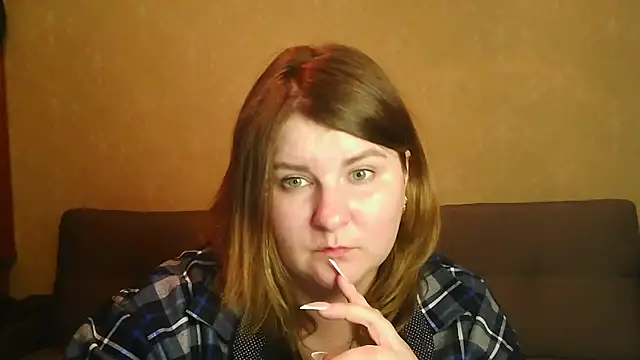 Snapshot of Minisstra chatting on 04/07/26, 05:37 Minisstra online show from 04/07/26, 05:37