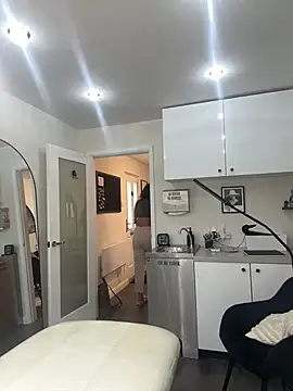 Snapshot of skarletthorne chatting on 04/12/26, 08:06 skarletthorne online show from 04/12/26, 08:06