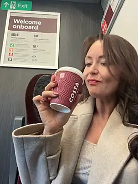 Snapshot of skarletthorne chatting on 04/14/26, 04:34 skarletthorne online show from 04/14/26, 04:34