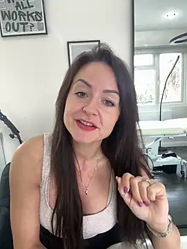 Snapshot of skarletthorne chatting on 03/24/26, 08:25 skarletthorne online show from 03/24/26, 08:25