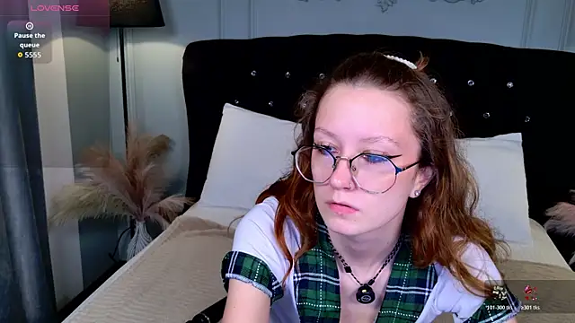 Snapshot of AmelieViolet chatting on 07/12/26, 11:11 AmelieViolet online show from 07/12/26, 11:11