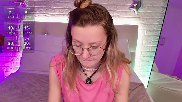 Snapshot of AmelieViolet chatting on 06/01/26, 10:04 AmelieViolet online show from 06/01/26, 10:04