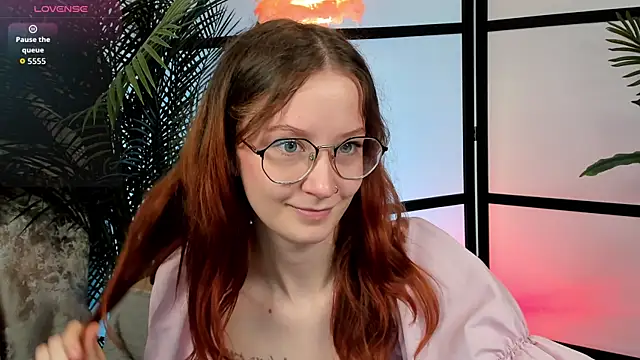 Snapshot of AmelieViolet chatting on 06/23/26, 03:15 AmelieViolet online show from 06/23/26, 03:15