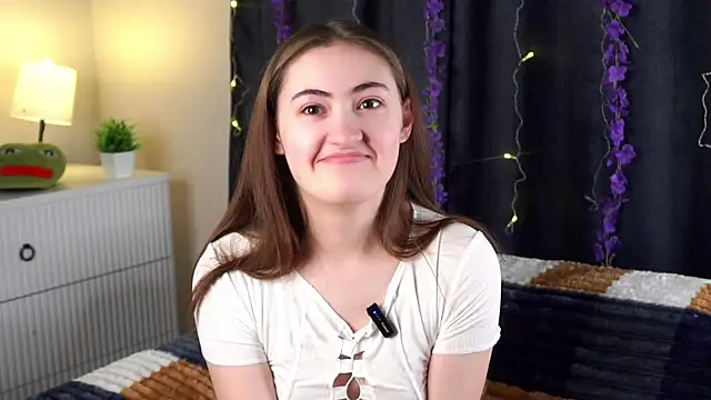 Snapshot of AllenGlas chatting on 04/14/26, 12:43 AllenGlas online show from 04/14/26, 12:43