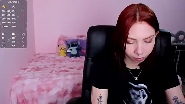 Snapshot of laurita_Olssen27 chatting on 04/22/26, 02:46 laurita Olssen27 online show from 04/22/26, 02:46
