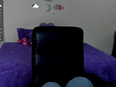 Snapshot of laurita_Olssen27 chatting on 03/24/26, 01:22 laurita Olssen27 online show from 03/24/26, 01:22