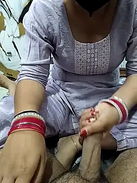 Snapshot of Sexy_Seductive_couple chatting on 04/08/26, 04:30 Sexy Seductive couple online show from 04/08/26, 04:30