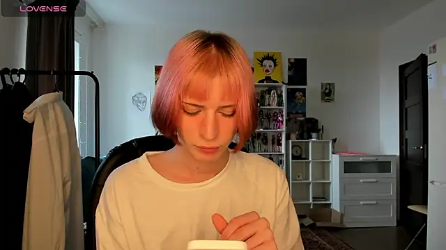 sweet peach    online show from 04/04/26, 01:17