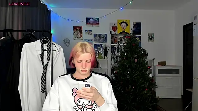 sweet peach    online show from 04/10/26, 04:14