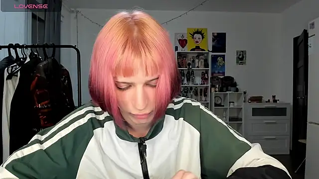 sweet peach    online show from 04/15/26, 06:12