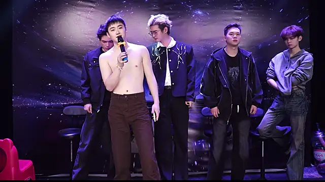 Snapshot of LookingBoy-001 chatting on 03/21/26, 06:25 LookingBoy-001 online show from 03/21/26, 06:25