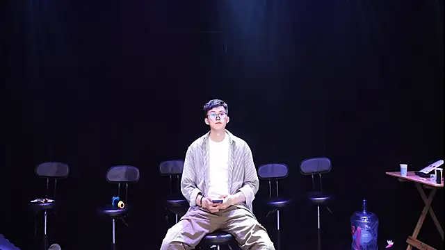 Snapshot of LookingBoy-001 chatting on 03/28/26, 06:31 LookingBoy-001 online show from 03/28/26, 06:31