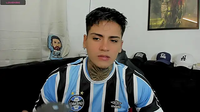 Snapshot of sweetlatinoboy chatting on 04/23/26, 11:38 sweetlatinoboy online show from 04/23/26, 11:38