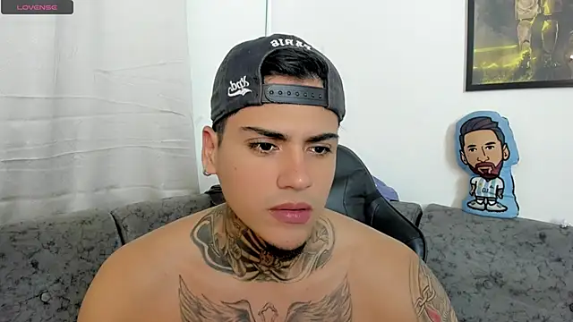 Snapshot of sweetlatinoboy chatting on 06/26/26, 11:43 sweetlatinoboy online show from 06/26/26, 11:43