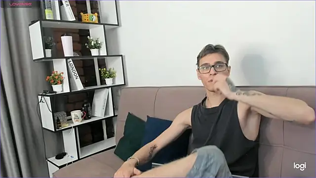 Shadow blink online show from 04/12/26, 12:52