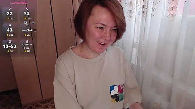 Julia Vagrik online show from 05/08/26, 11:14