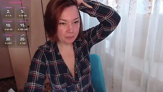 Julia Vagrik online show from 05/04/26, 10:07