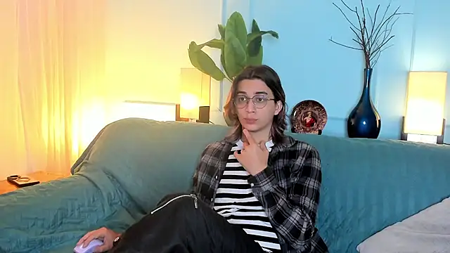 Snapshot of Keita_Moon chatting on 04/14/26, 11:37 Keita Moon online show from 04/14/26, 11:37