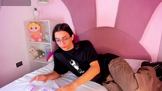 Snapshot of Keita_Moon chatting on 03/27/26, 11:44 Keita Moon online show from 03/27/26, 11:44