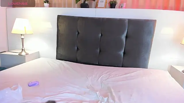 Snapshot of Keita_Moon chatting on 04/12/26, 12:19 Keita Moon online show from 04/12/26, 12:19