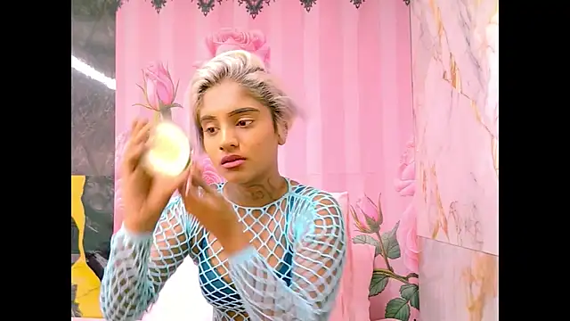 Snapshot of indian_barbie chatting on 04/01/26, 10:27 indian barbie online show from 04/01/26, 10:27