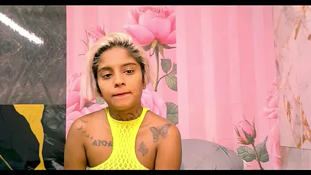 Snapshot of indian_barbie chatting on 04/10/26, 08:10 indian barbie online show from 04/10/26, 08:10