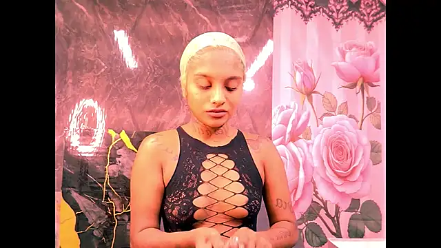 Snapshot of indian_barbie chatting on 06/19/26, 04:24 indian barbie online show from 06/19/26, 04:24