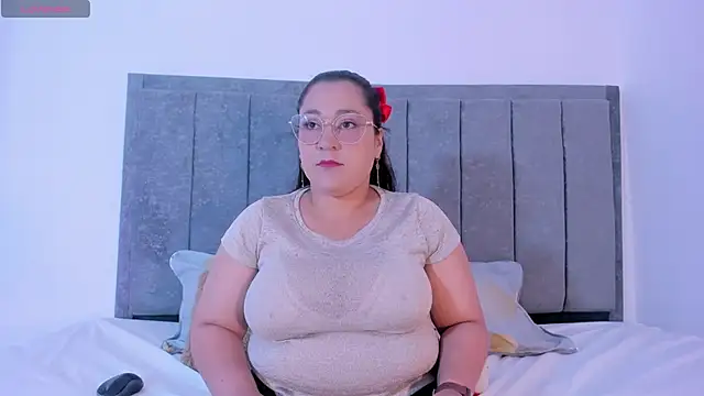 Snapshot of Reina_Mia1 chatting on 03/18/26, 12:51 Reina Mia1 online show from 03/18/26, 12:51