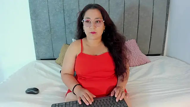 Snapshot of Reina_Mia1 chatting on 03/30/26, 12:17 Reina Mia1 online show from 03/30/26, 12:17