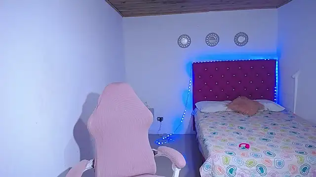 Pinkg Fox10 online show from 04/07/26, 12:07