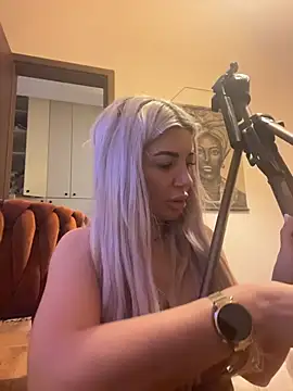 Snapshot of SnowyElsaa chatting on 04/02/26, 10:22 SnowyElsaa online show from 04/02/26, 10:22