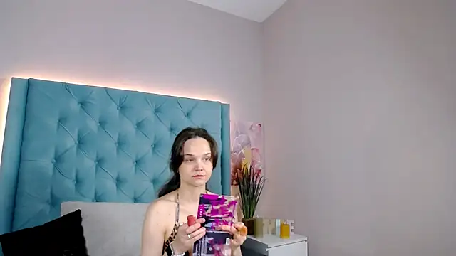 Snapshot of IowaSin chatting on 04/08/26, 01:01 IowaSin online show from 04/08/26, 01:01