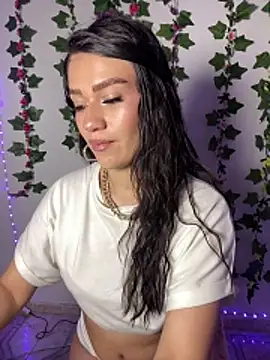 chloe evans0 online show from 06/04/26, 11:26