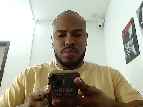 Snapshot of Alessandro_Hamed chatting on 04/04/26, 01:39 Alessandro Hamed online show from 04/04/26, 01:39