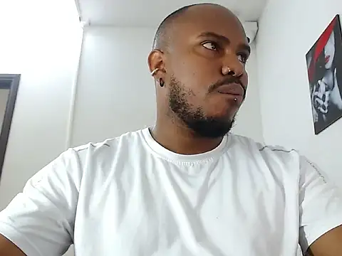 Snapshot of Alessandro_Hamed chatting on 04/11/26, 01:37 Alessandro Hamed online show from 04/11/26, 01:37