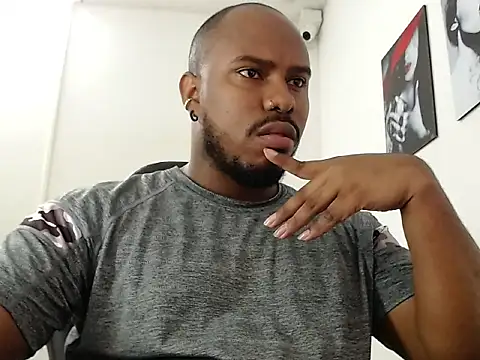 Snapshot of Alessandro_Hamed chatting on 04/13/26, 01:26 Alessandro Hamed online show from 04/13/26, 01:26