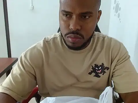 Snapshot of Alessandro_Hamed chatting on 04/01/26, 01:52 Alessandro Hamed online show from 04/01/26, 01:52