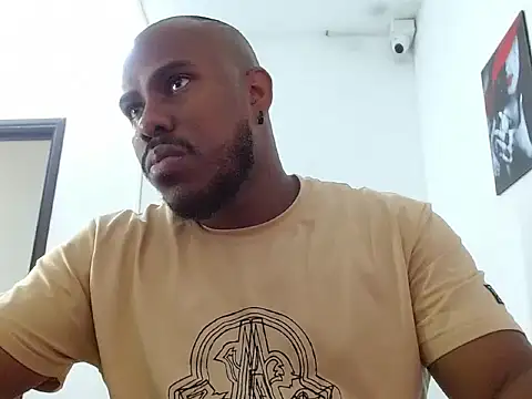 Snapshot of Alessandro_Hamed chatting on 03/23/26, 02:17 Alessandro Hamed online show from 03/23/26, 02:17