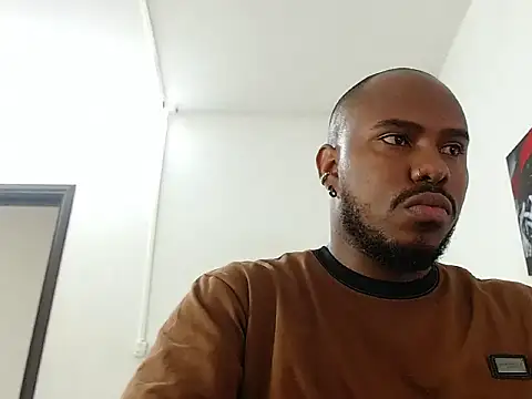 Snapshot of Alessandro_Hamed chatting on 04/08/26, 02:18 Alessandro Hamed online show from 04/08/26, 02:18