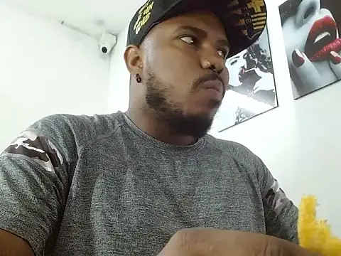 Snapshot of Alessandro_Hamed chatting on 03/20/26, 01:45 Alessandro Hamed online show from 03/20/26, 01:45